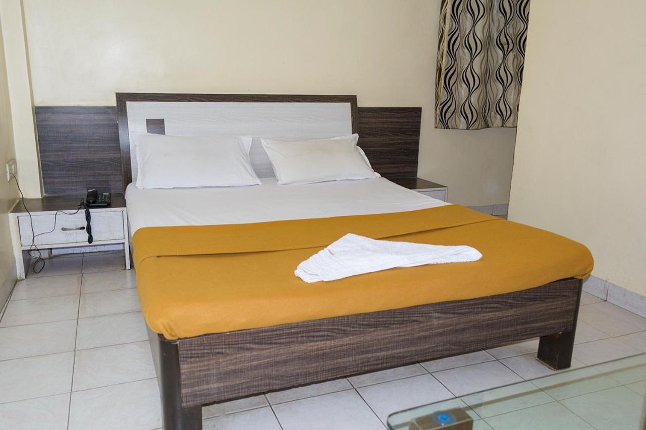 Hotel Mukesh Residency Пуне Екстер'єр фото