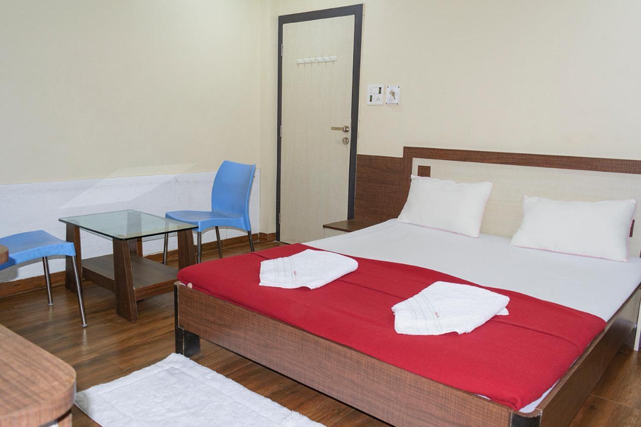 Hotel Mukesh Residency Пуне Екстер'єр фото