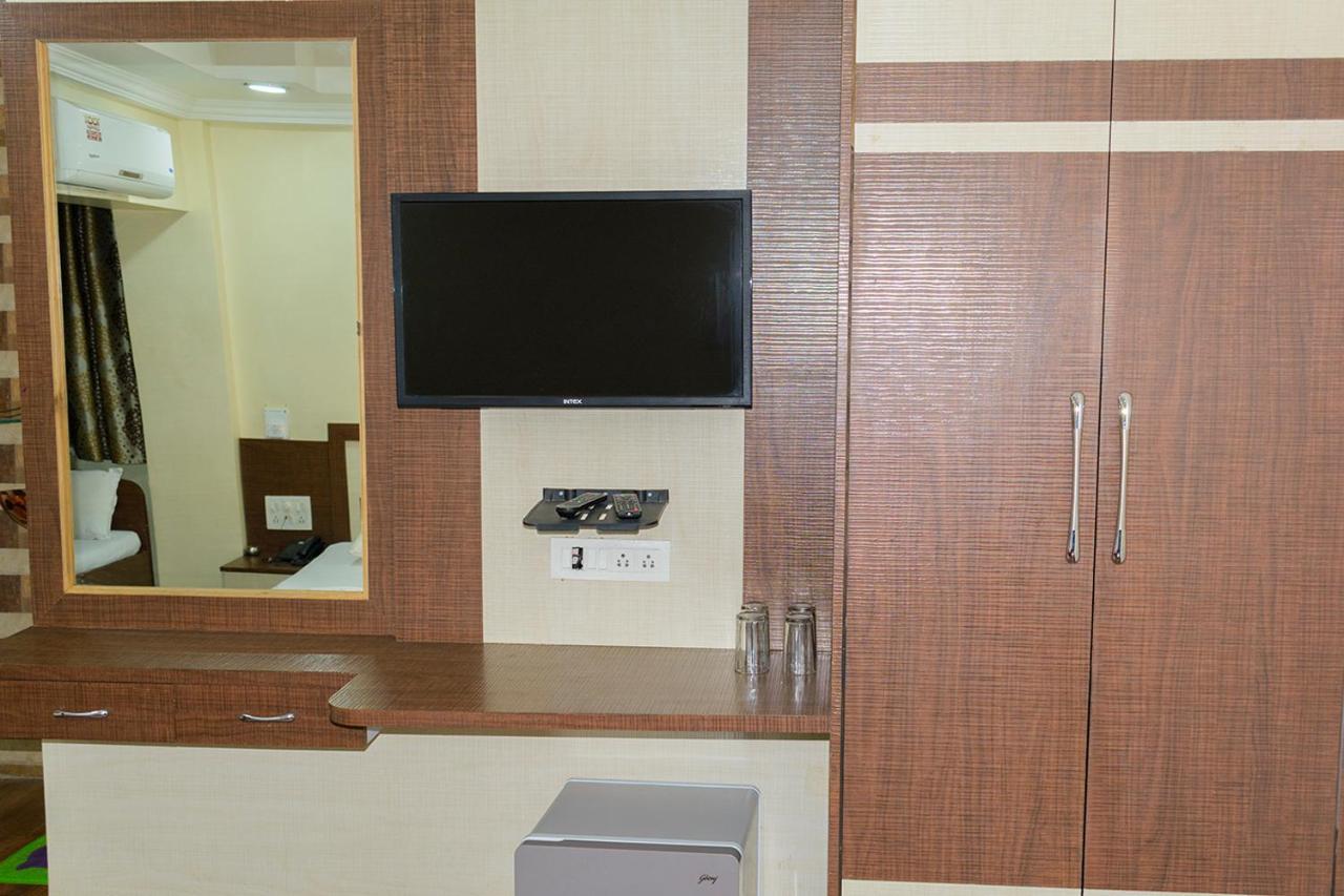Hotel Mukesh Residency Пуне Екстер'єр фото