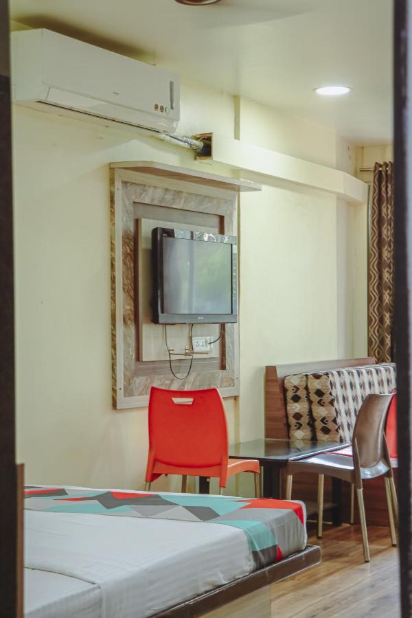 Hotel Mukesh Residency Пуне Екстер'єр фото